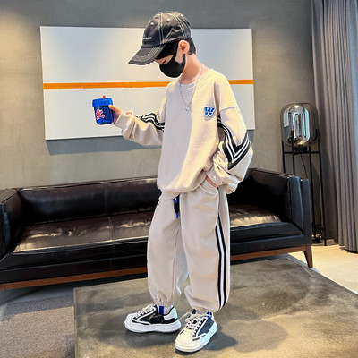 Sportski komplet hlača i bluze s printom za dječake