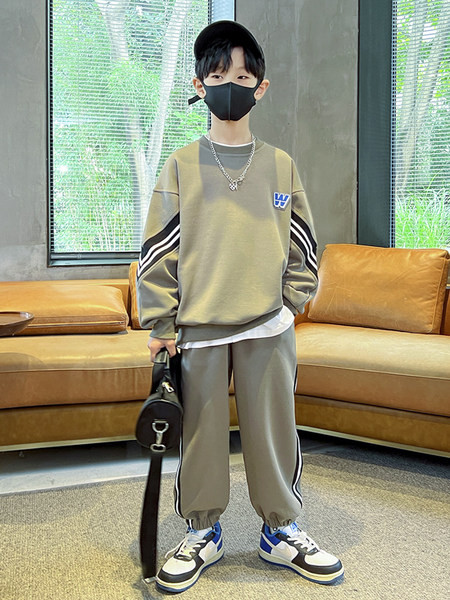 Sportski komplet hlača i bluze s printom za dječake