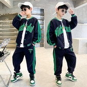 Dviejų dalių sportinis rinkinys tamsios ir šviesios spalvos