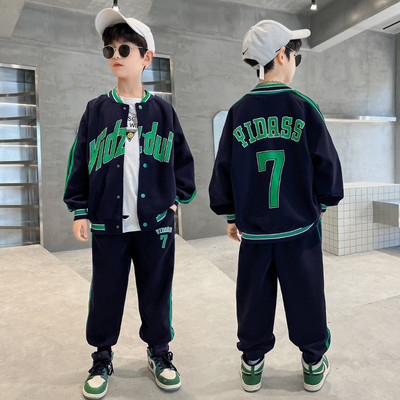 Dviejų dalių sportinis rinkinys tamsios ir šviesios spalvos