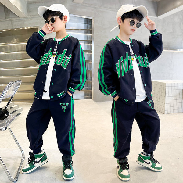 Dviejų dalių sportinis rinkinys tamsios ir šviesios spalvos