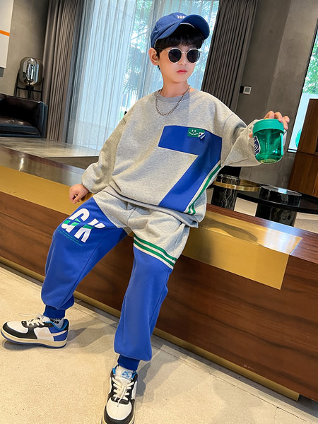 Set pantaloni de sport și bluză cu buzunare pentru băiat