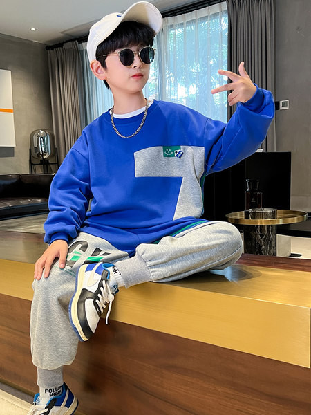 Set pantaloni de sport și bluză cu buzunare pentru băiat