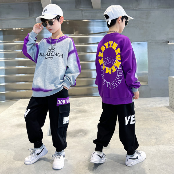 Set sport pentru copii de pantaloni si bluza cu imprimeu pentru baieti