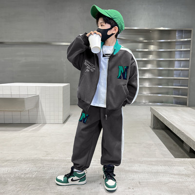 Dječji sportski komplet hlače i jakna s patentnim zatvaračem i logom za dječake