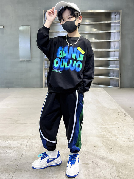 Sportinių kelnių ir palaidinių komplektas berniukui su raidėmis