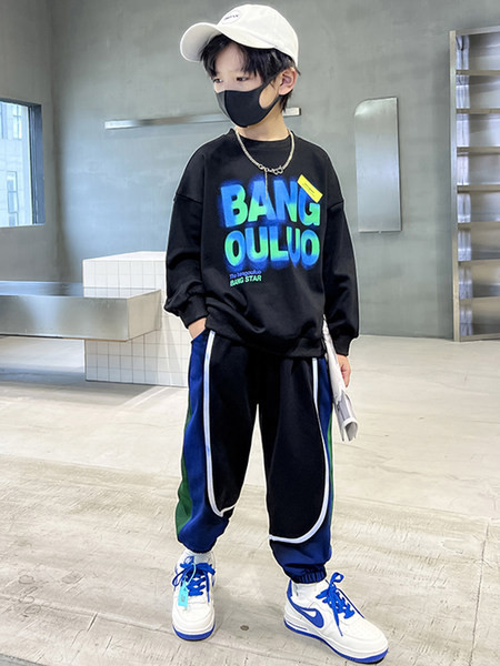 Sportinių kelnių ir palaidinių komplektas berniukui su raidėmis