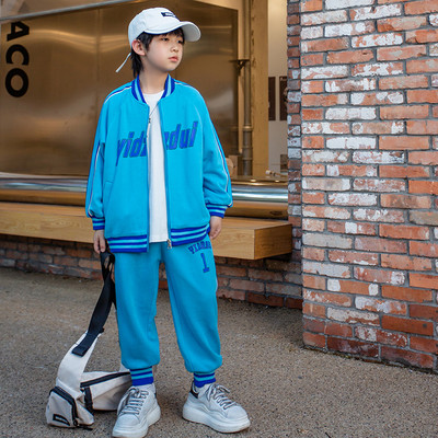 Set sport pentru copii pentru baieti cu imprimeu si decolteu in V