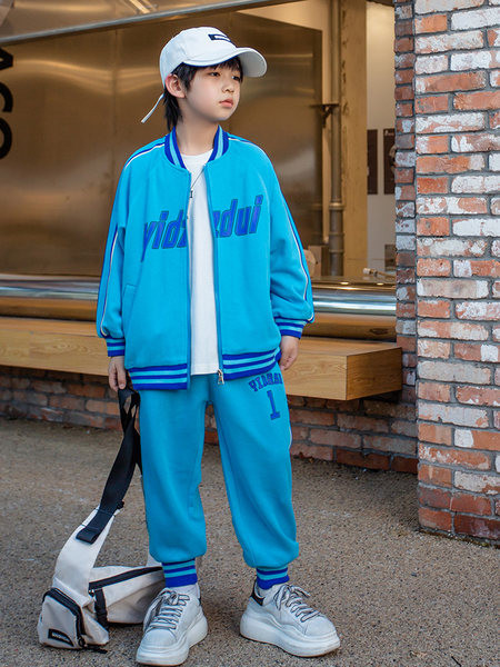 Set sport pentru copii pentru baieti cu imprimeu si decolteu in V