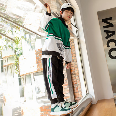 Vaikiškas rinkinys su spauda ir gobtuvu