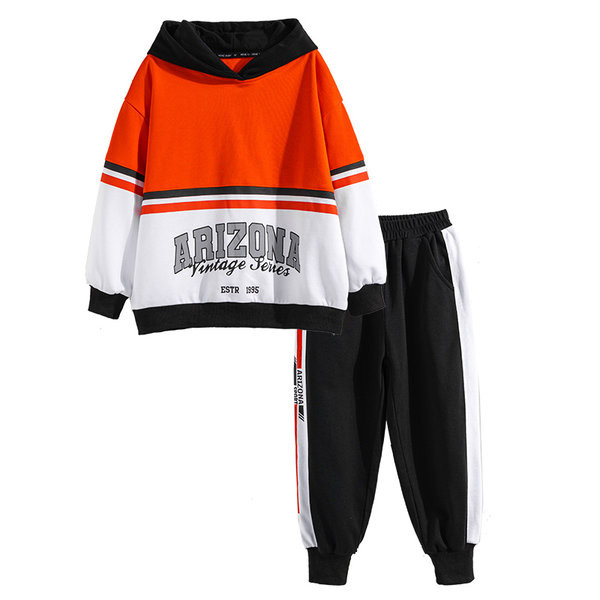 Vaikiškas rinkinys su spauda ir gobtuvu