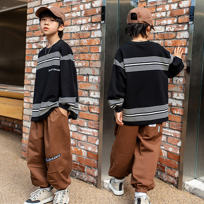 Set casual de pantaloni largi și bluză cu dungi pentru băieți