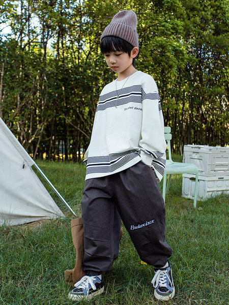 Set casual de pantaloni largi și bluză cu dungi pentru băieți