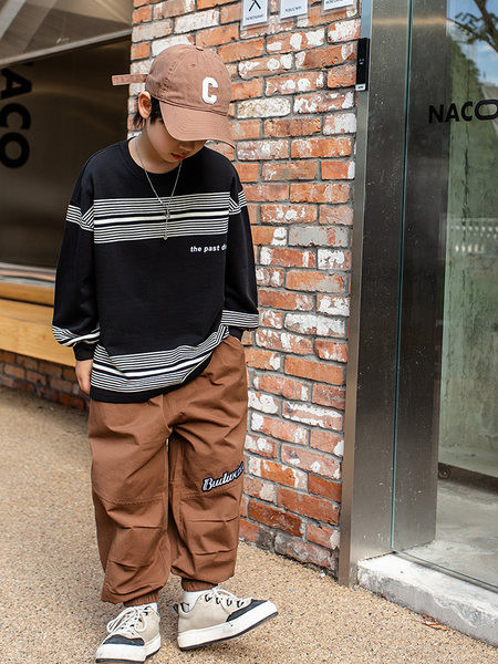 Set casual de pantaloni largi și bluză cu dungi pentru băieți