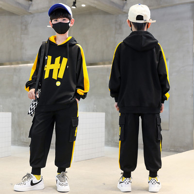 Set pantaloni sport și top cu glugă pentru băieți