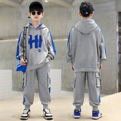 Set pantaloni sport și top cu glugă pentru băieți