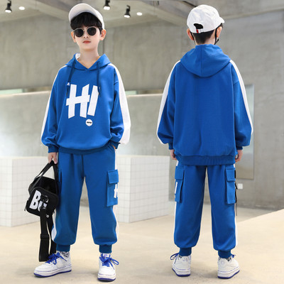 Set pantaloni sport și top cu glugă pentru băieți