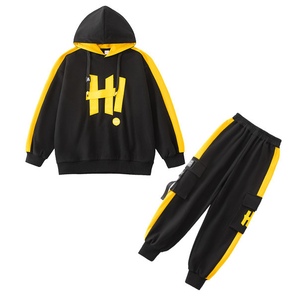 Set pantaloni sport și top cu glugă pentru băieți