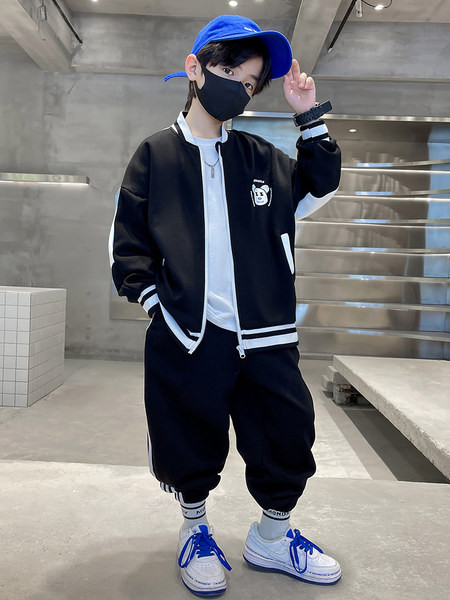 Set sport pentru copii pentru baieti cu decolteu in V si broderie