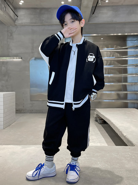 Set sport pentru copii pentru baieti cu decolteu in V si broderie