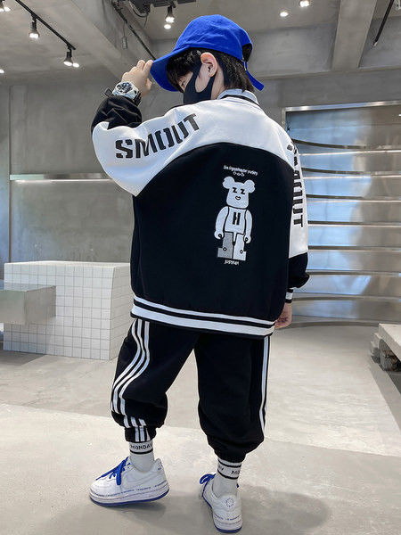 Set sport pentru copii pentru baieti cu decolteu in V si broderie