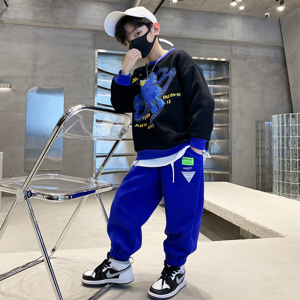 Trening cu decolteu O aplicat pentru baieti