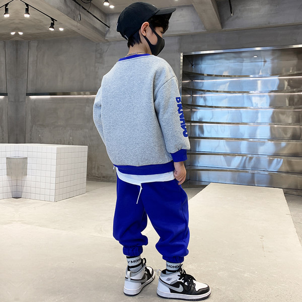 Trening cu decolteu O aplicat pentru baieti