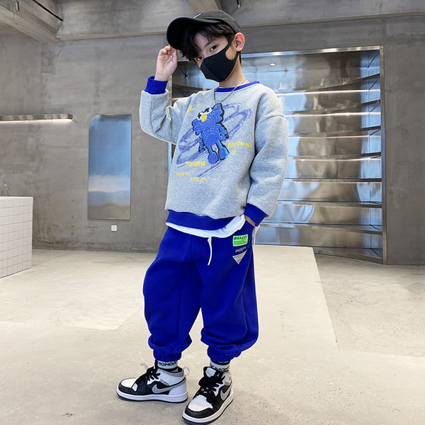 Trening cu decolteu O aplicat pentru baieti