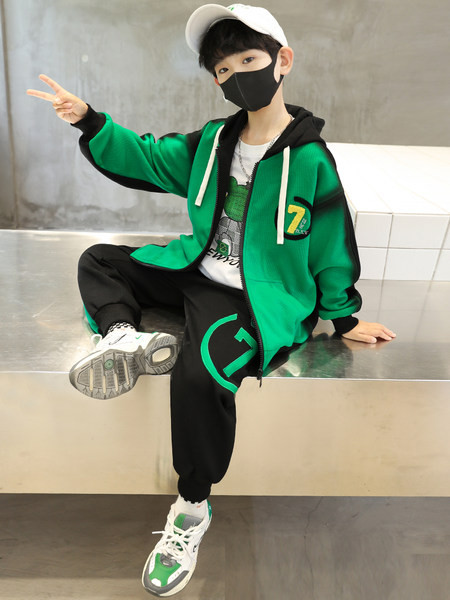 Komplet trenirke s kapuljačom i jaknom s printom za dječake