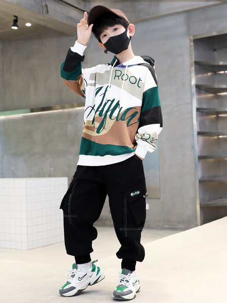 Dječji sportski set s vezicama i kapuljačom