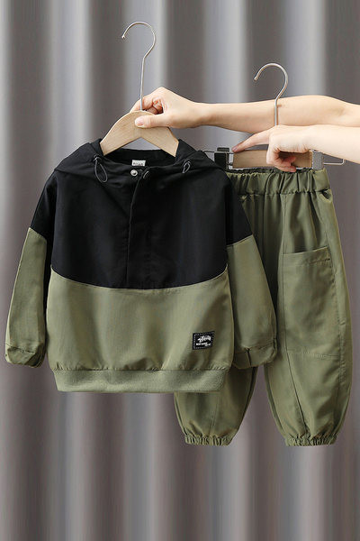 Laisvalaikio berniuko kelnės su kišenėmis ir gobtuvu