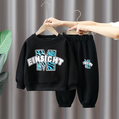 Set sport pentru copii de pantaloni imprimati si bluza pentru baieti