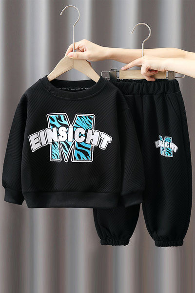 Set sport pentru copii de pantaloni imprimati si bluza pentru baieti