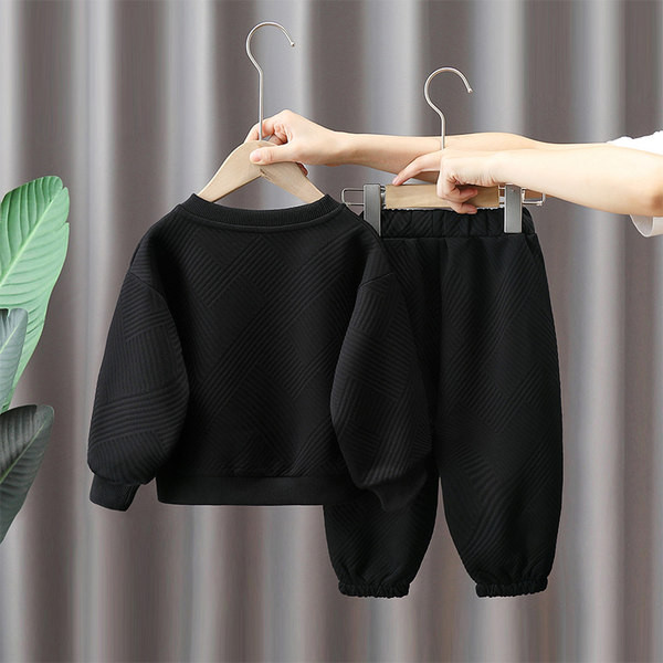 Set sport pentru copii de pantaloni imprimati si bluza pentru baieti