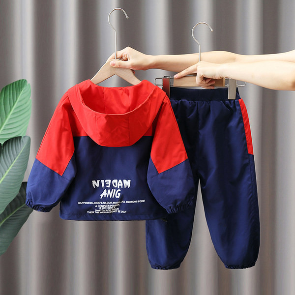 Sportiškas švarko ir kelnių komplektas su užtrauktuku berniukams