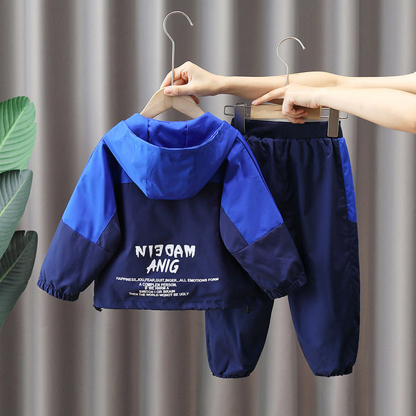 Sportiškas švarko ir kelnių komplektas su užtrauktuku berniukams