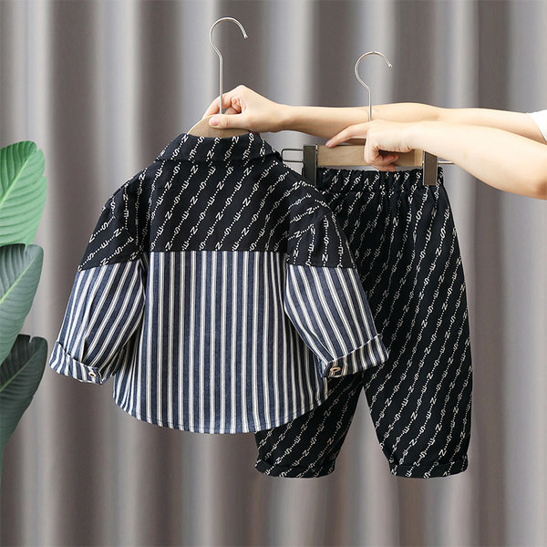 Set pantaloni eleganti cu imprimeu si camasa cu dungi pentru baieti