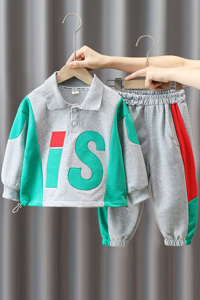 Dječji kompleti s klasičnom kragnom i gumbom