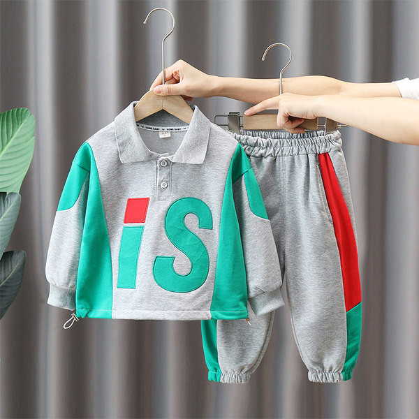 Dječji kompleti s klasičnom kragnom i gumbom