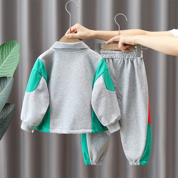 Dječji kompleti s klasičnom kragnom i gumbom