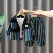 Set pantaloni cu buzunar în dungi și bluză cu nasturi pentru băieți