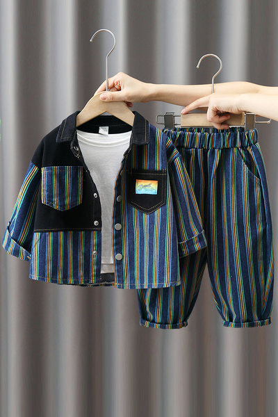 Set pantaloni cu buzunar în dungi și bluză cu nasturi pentru băieți