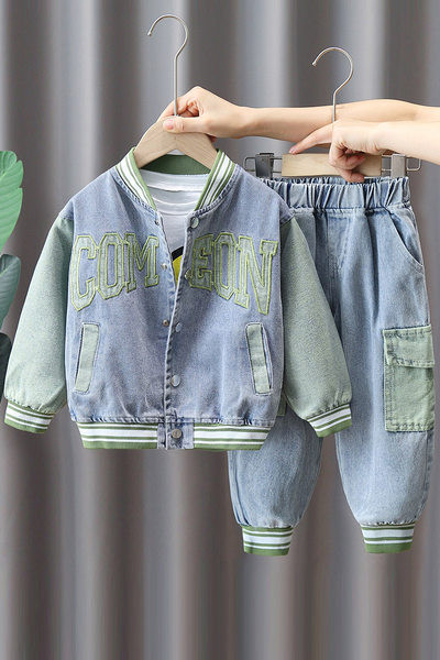 Denim dječji set hlača s džepovima i jakne s dugmadima za dječake
