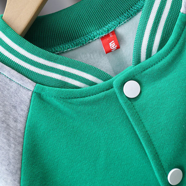 Vaikiškas rinkinys su sagų užsegimu ir spauda