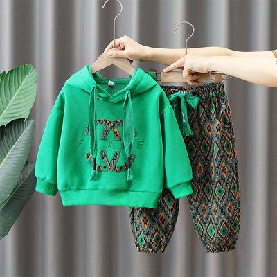 Berniukų laisvalaikio rašto surišamos kelnės ir palaidinės komplektas