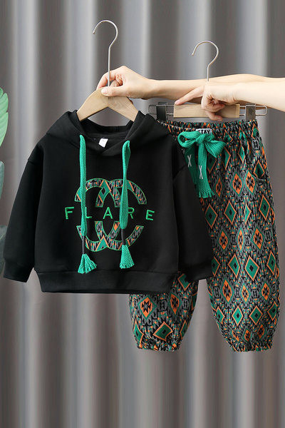 Berniukų laisvalaikio rašto surišamos kelnės ir palaidinės komplektas