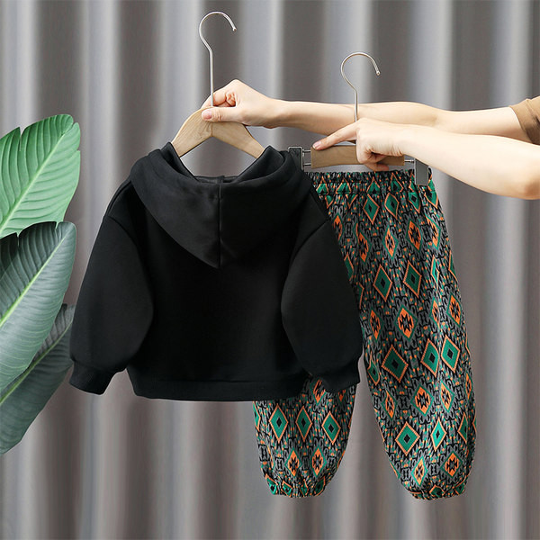 Berniukų laisvalaikio rašto surišamos kelnės ir palaidinės komplektas