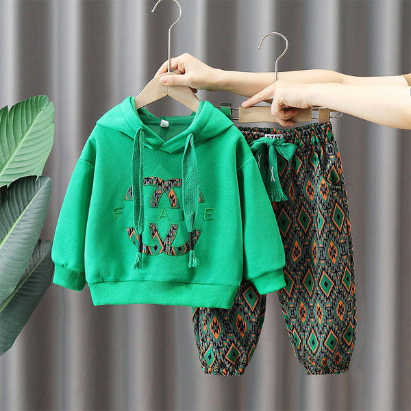 Berniukų laisvalaikio rašto surišamos kelnės ir palaidinės komplektas