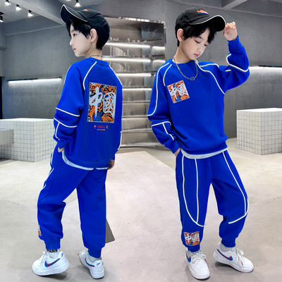 Dječački komplet sportskih hlača i bluze s printom