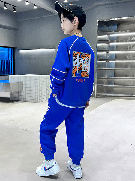 Dječački komplet sportskih hlača i bluze s printom